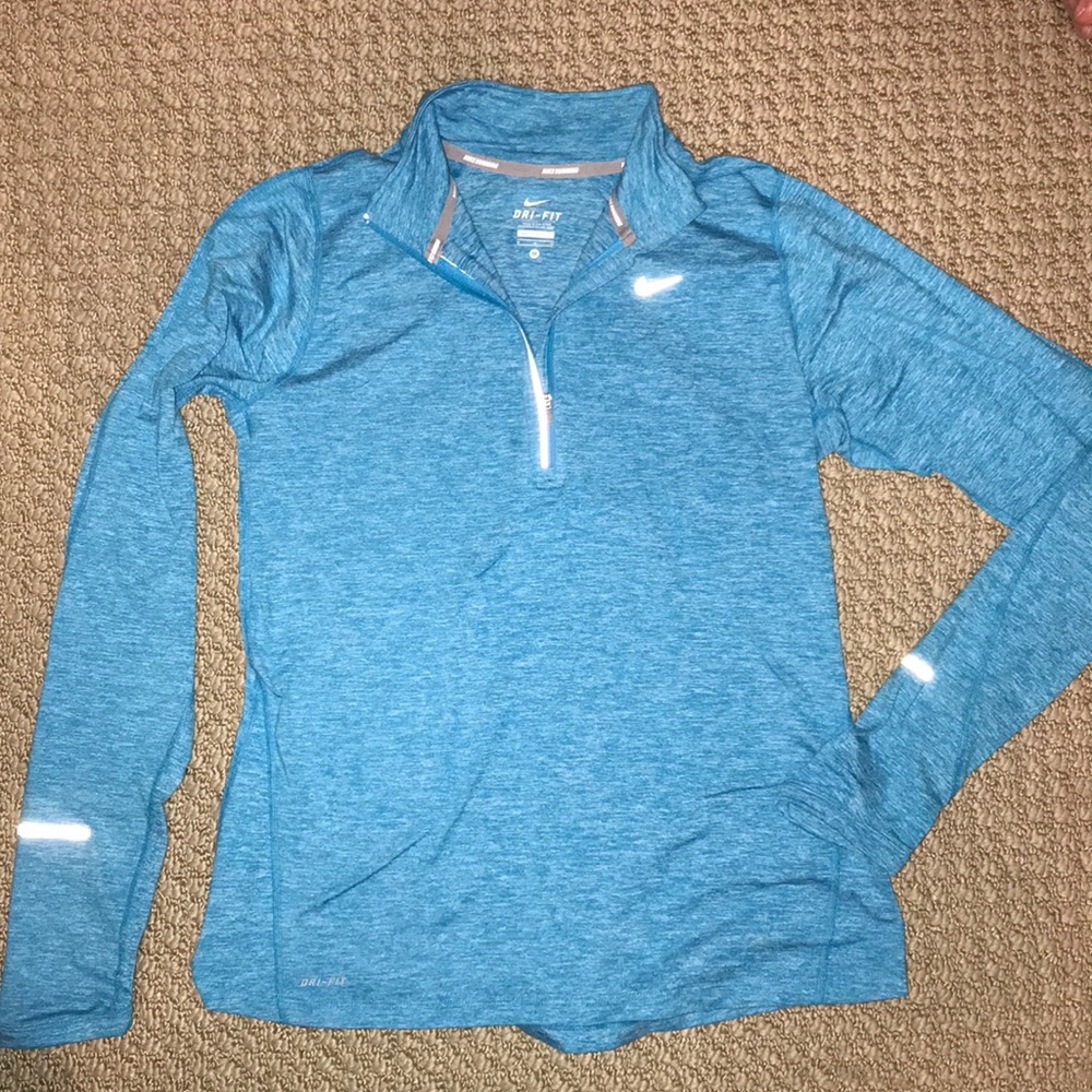 Nike women’s pullover!!!!!